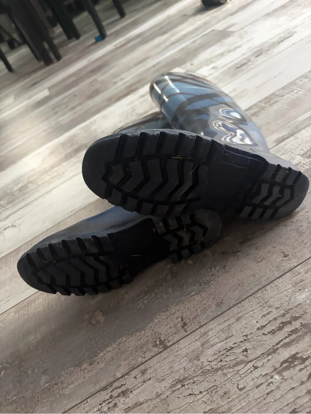 Burberry stylish navy